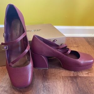 Charlotte Stone -Bizzy platforms (11)